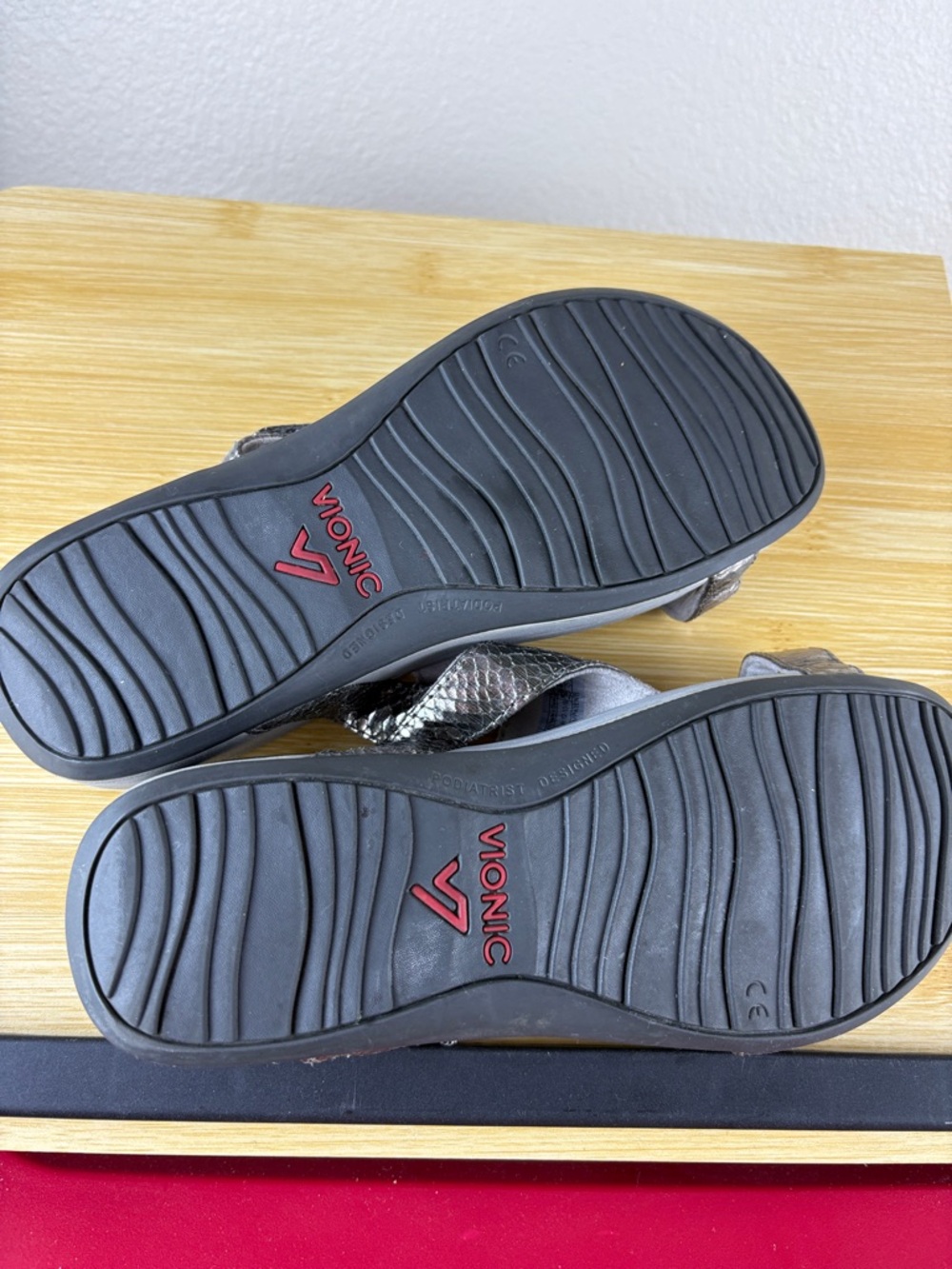 Vionic Ellie Metallic Snakeskin Adjustable Orthotic Sandals Silver Women's Size7 - Picture 7 of 11